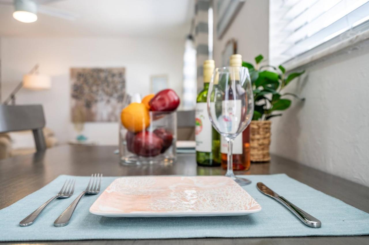 2Bed 1Bath Suite Minutes To Downtown, Beaches, Restaurants, Theaters And More Sarasota Buitenkant foto